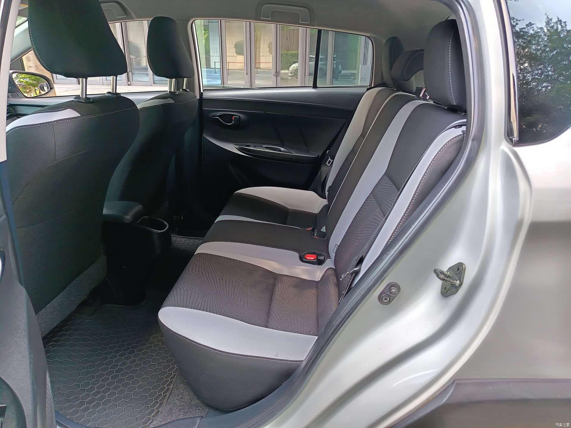 Toyota YARiS L, 2019 8