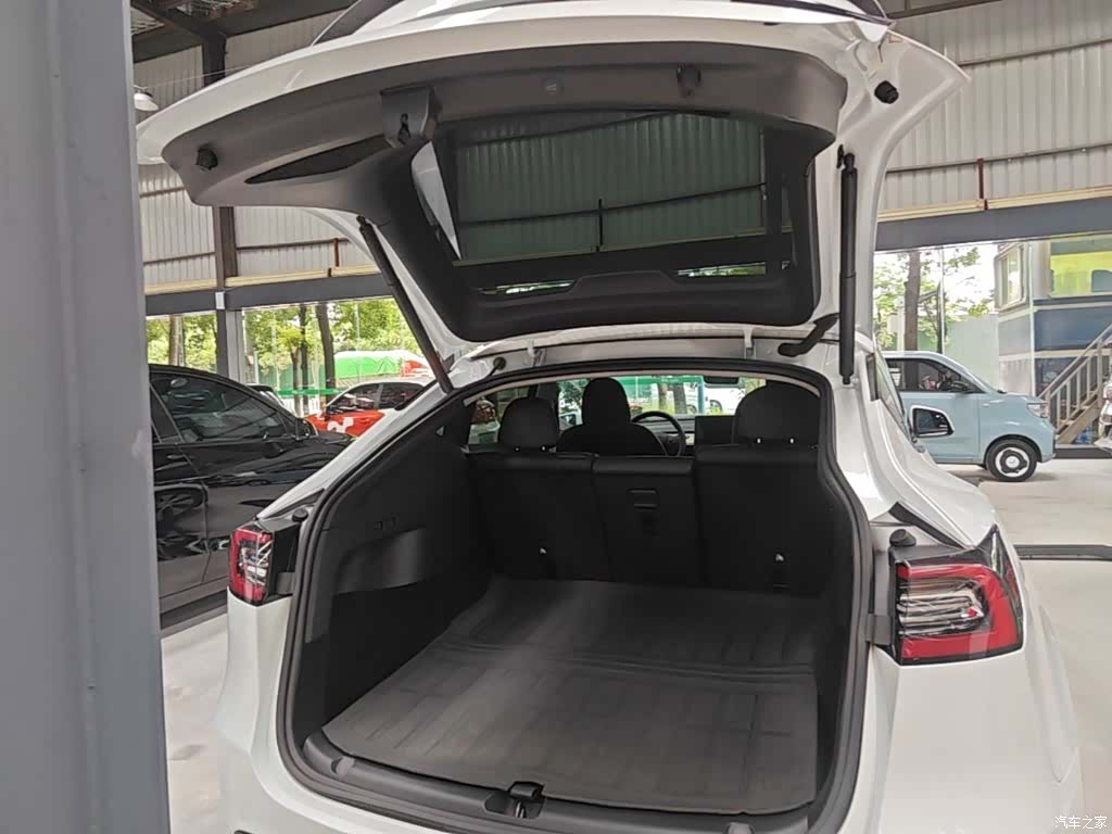 Tesla Model Y, 2021 19