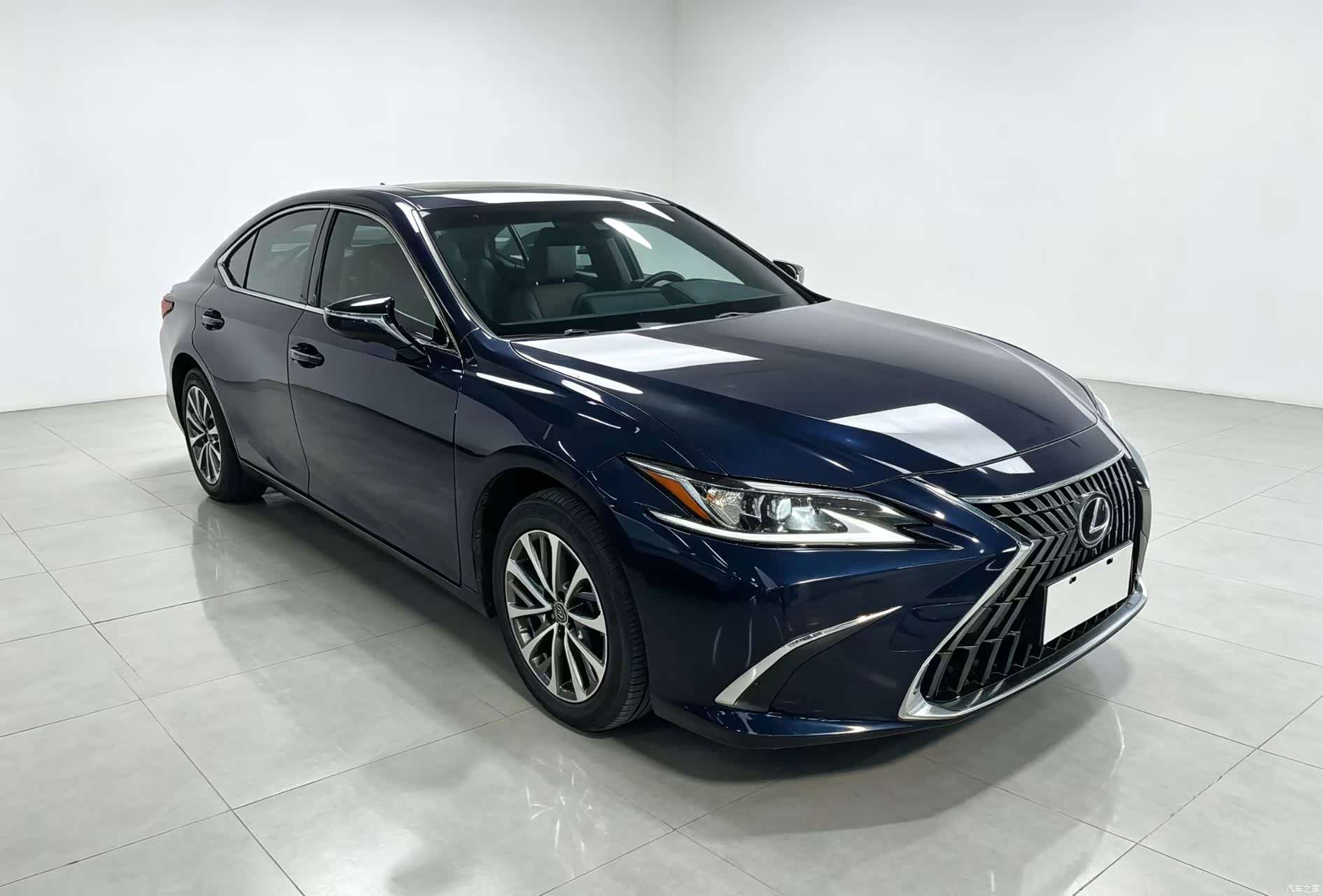 Lexus ES, 2021 3