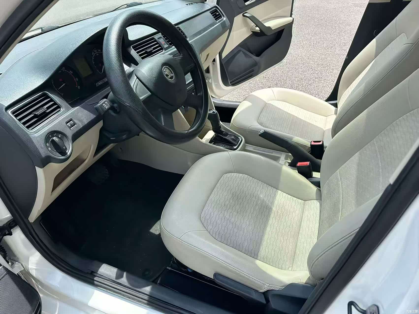 Skoda Rapid, 2013 8