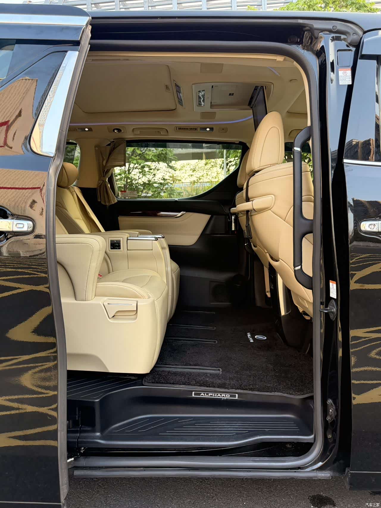 Toyota Alphard, 2019 22