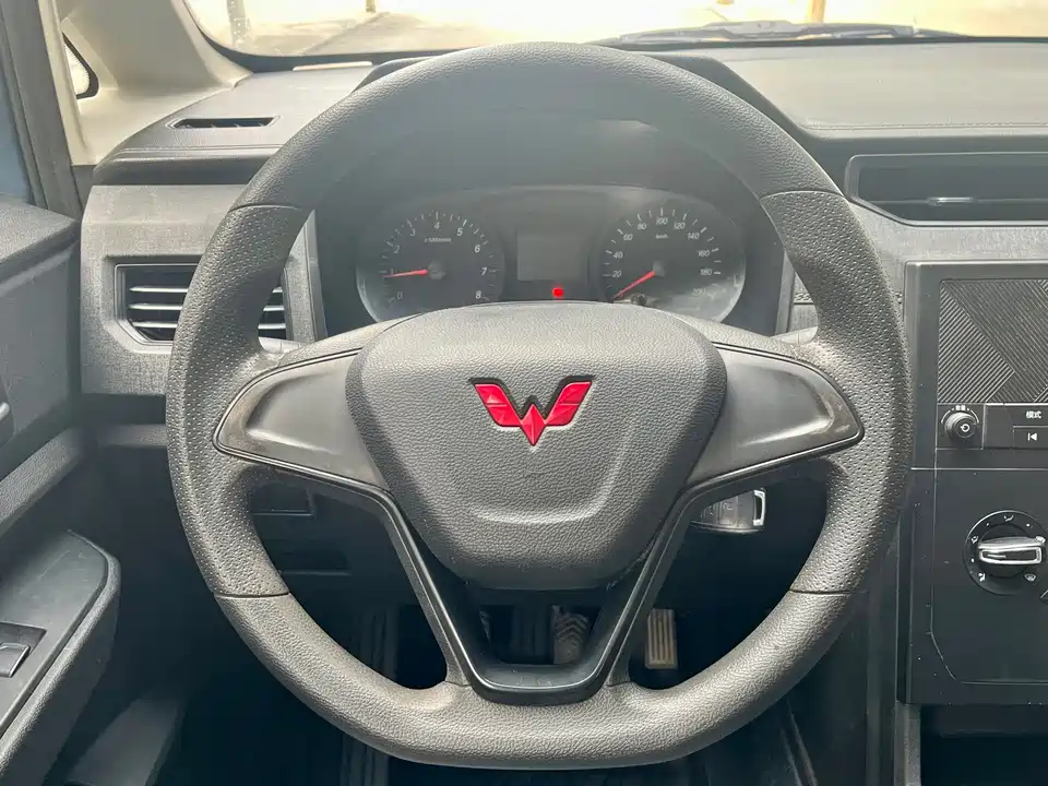 Wuling Wuling Hongguang PLUS