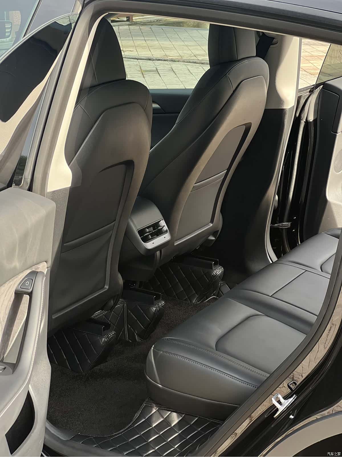 Tesla Model Y, 2022 16