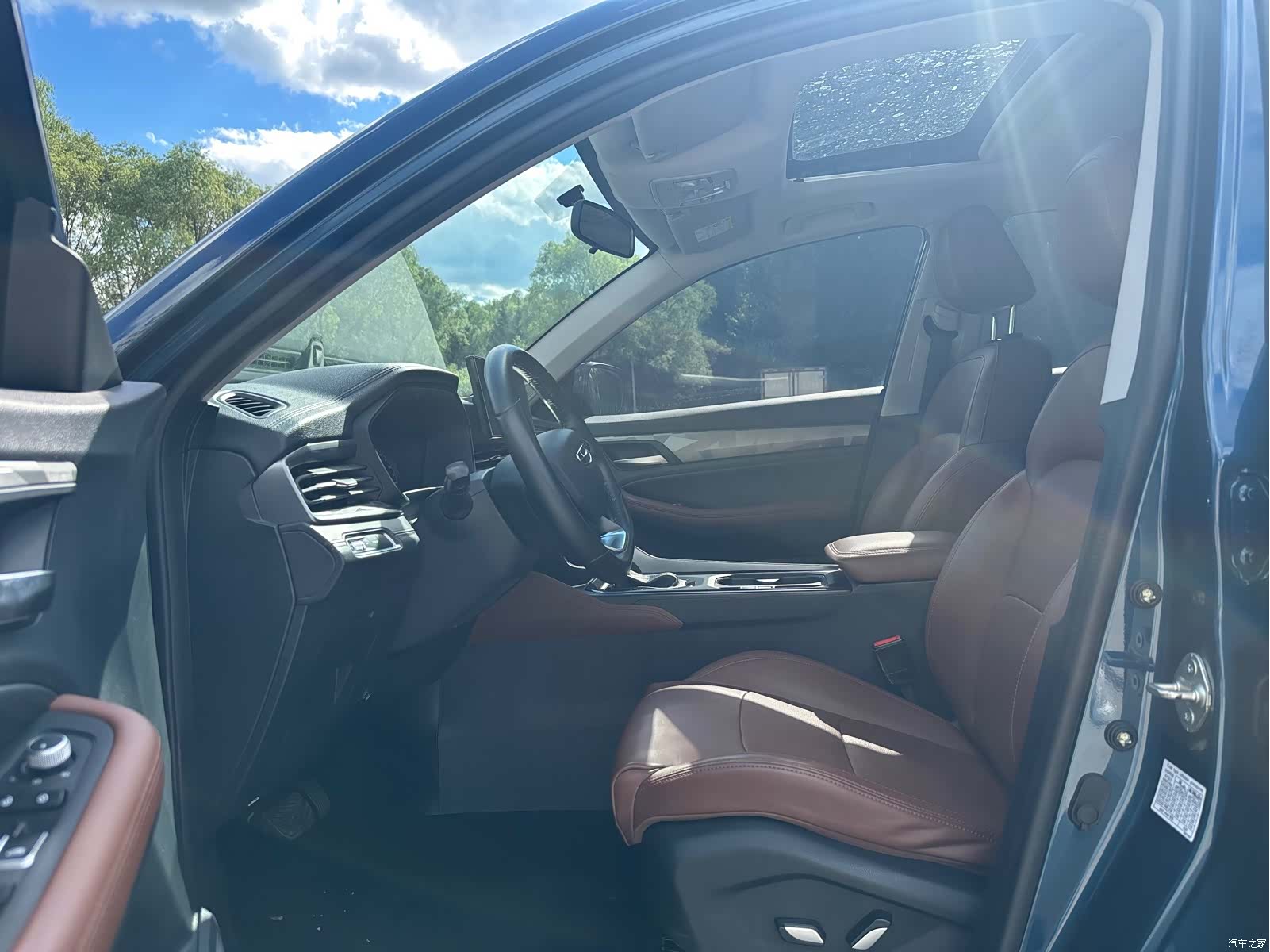Geely X6, 2022 4