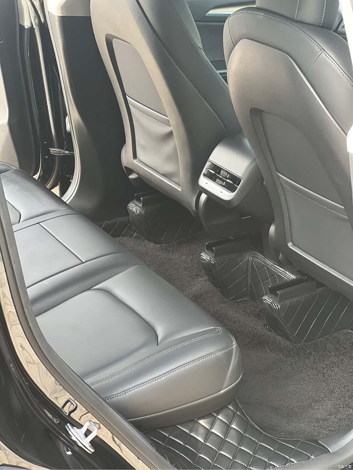 Tesla Model Y, 2022 7