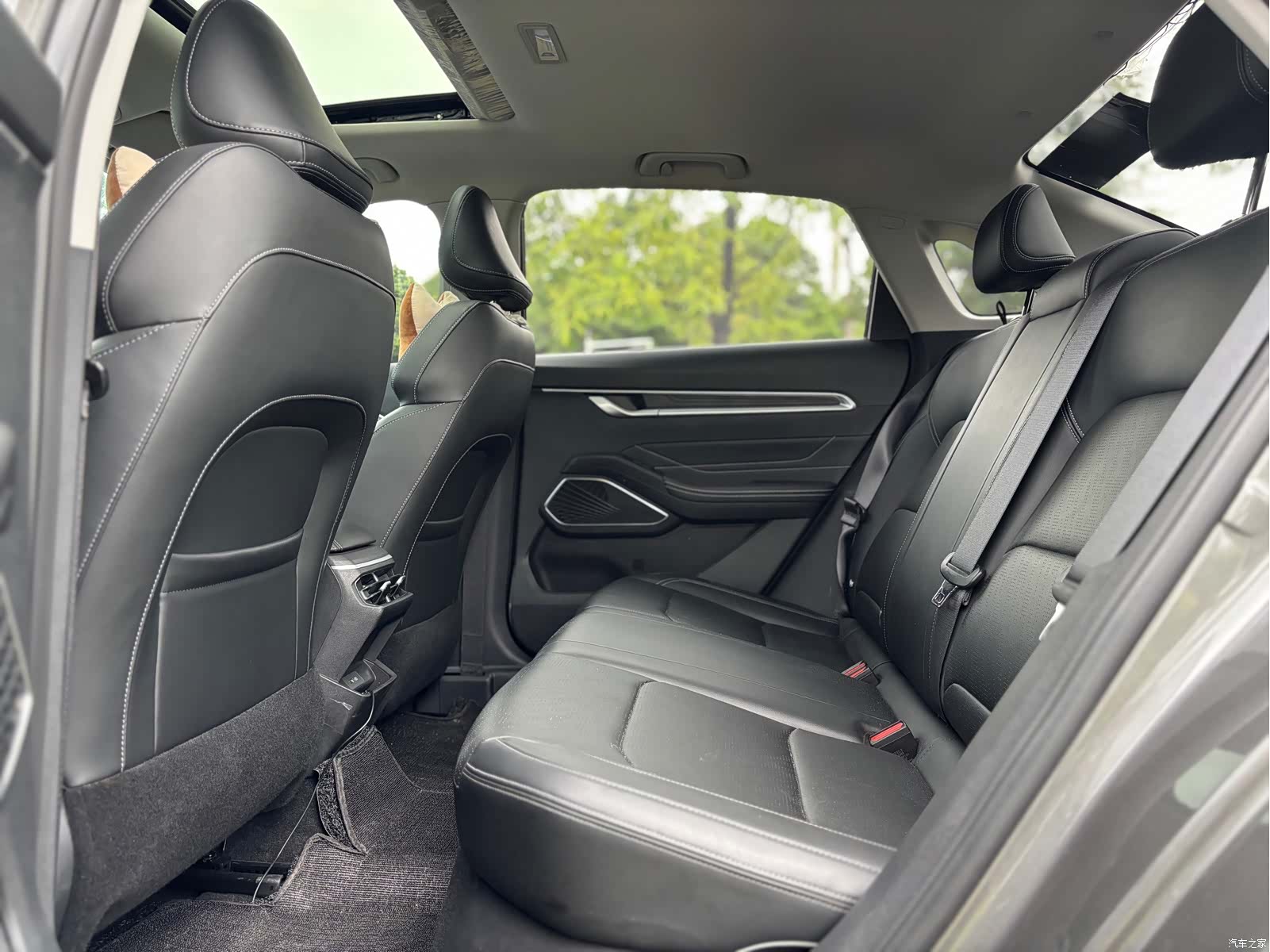 Geely Emgrand, 2022 14