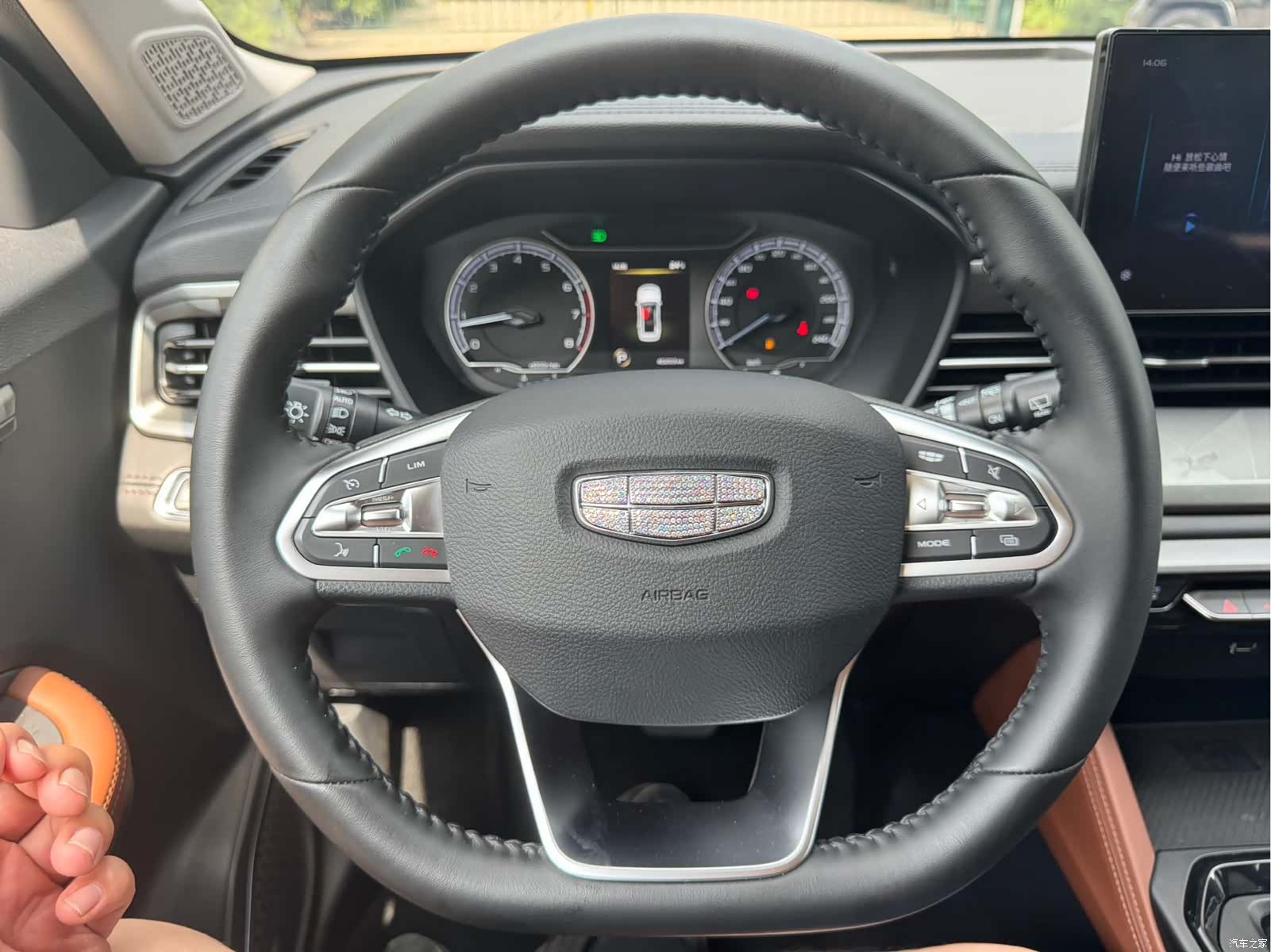 Geely X6, 2022 17