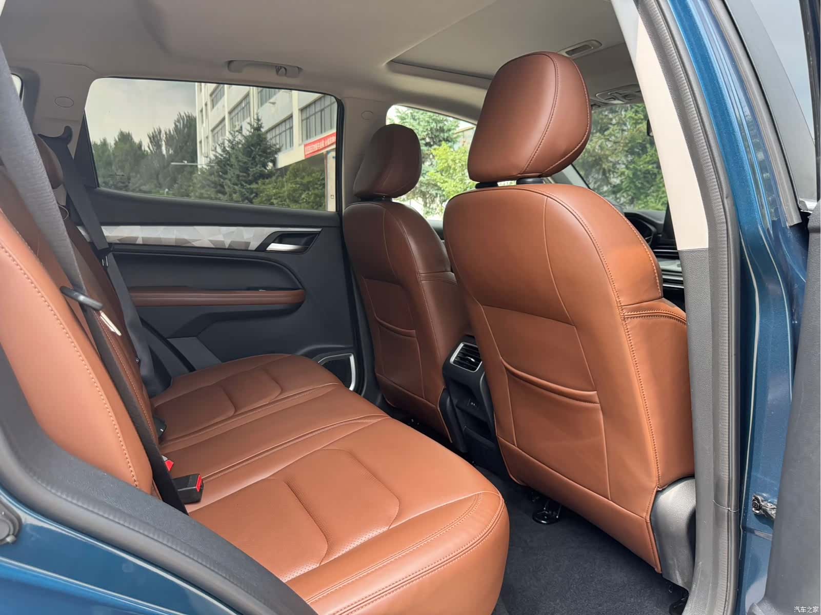 Geely X6, 2022 14