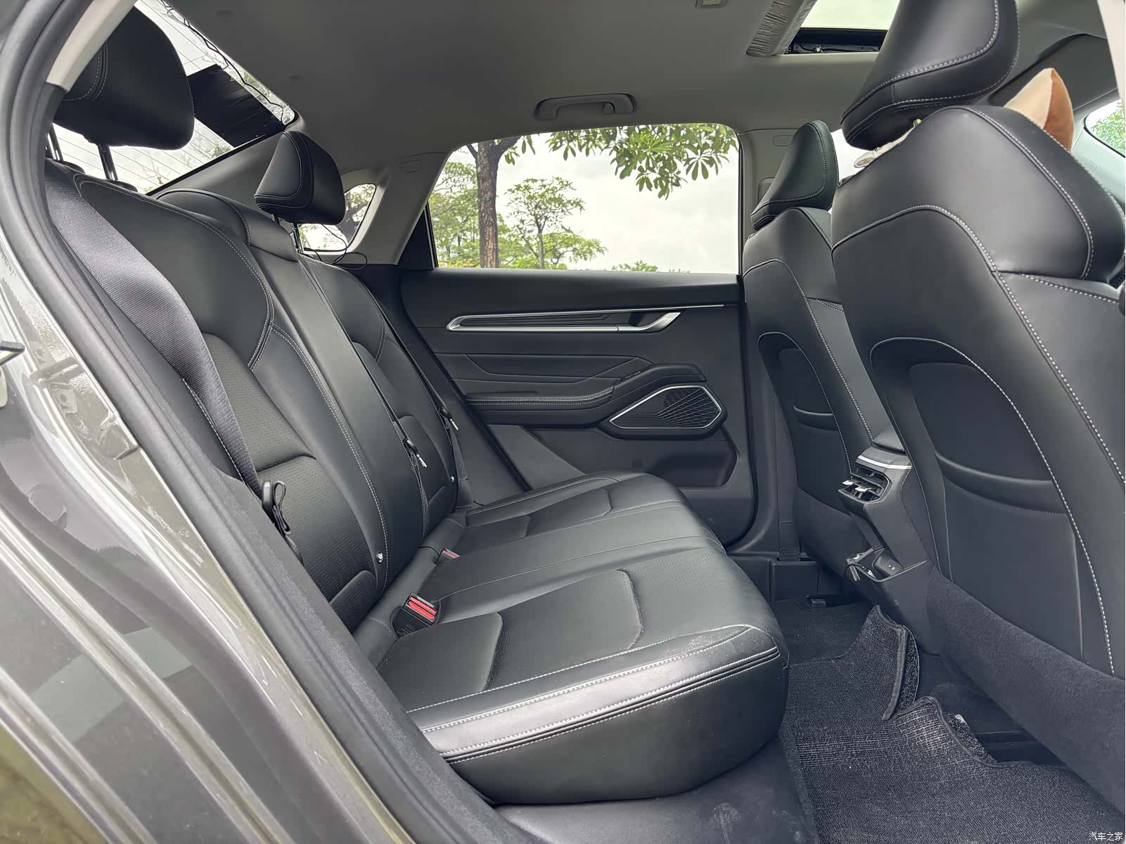Geely Emgrand, 2022 15