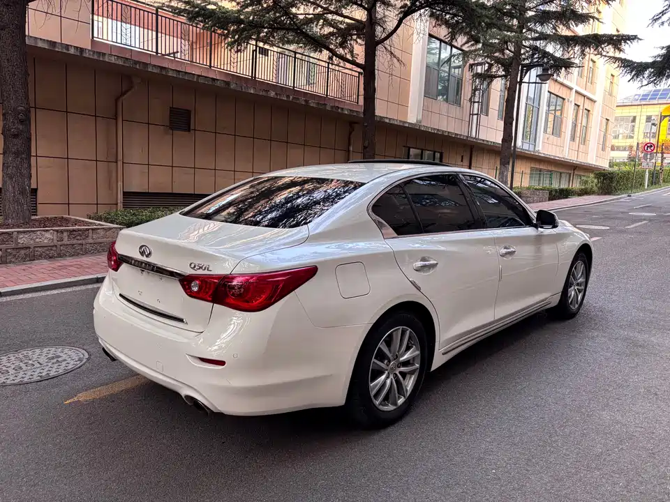 Infiniti Q50L