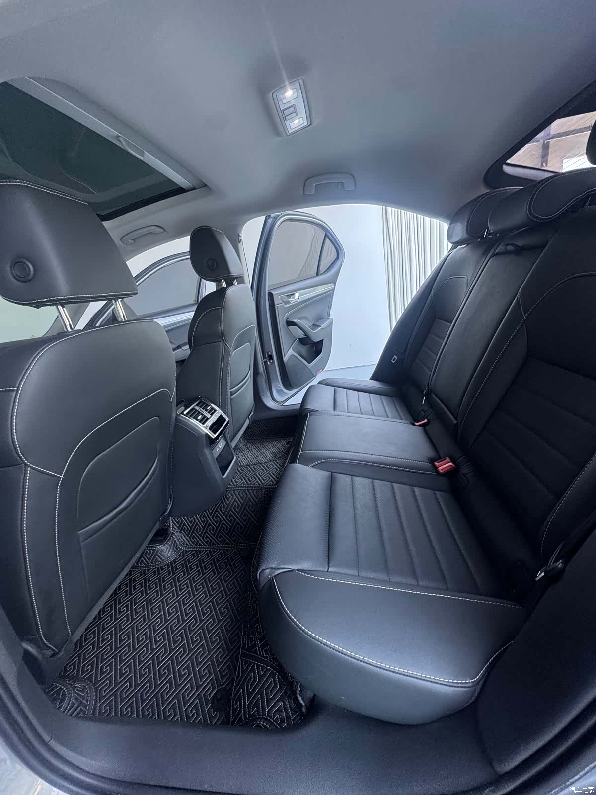 Skoda Superb, 2023 11
