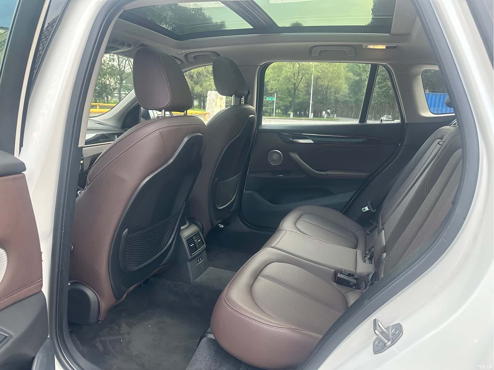 BMW X1, 2022 все фото
