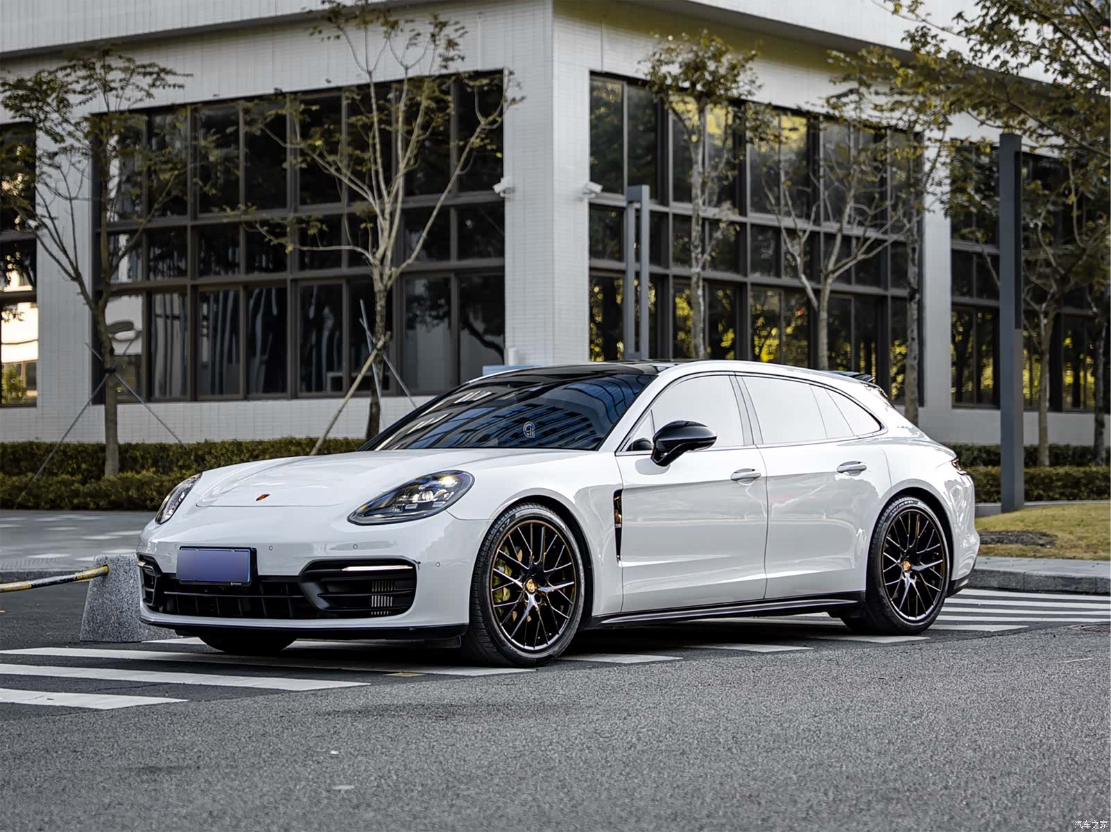 Porsche Panamera, 2022 1