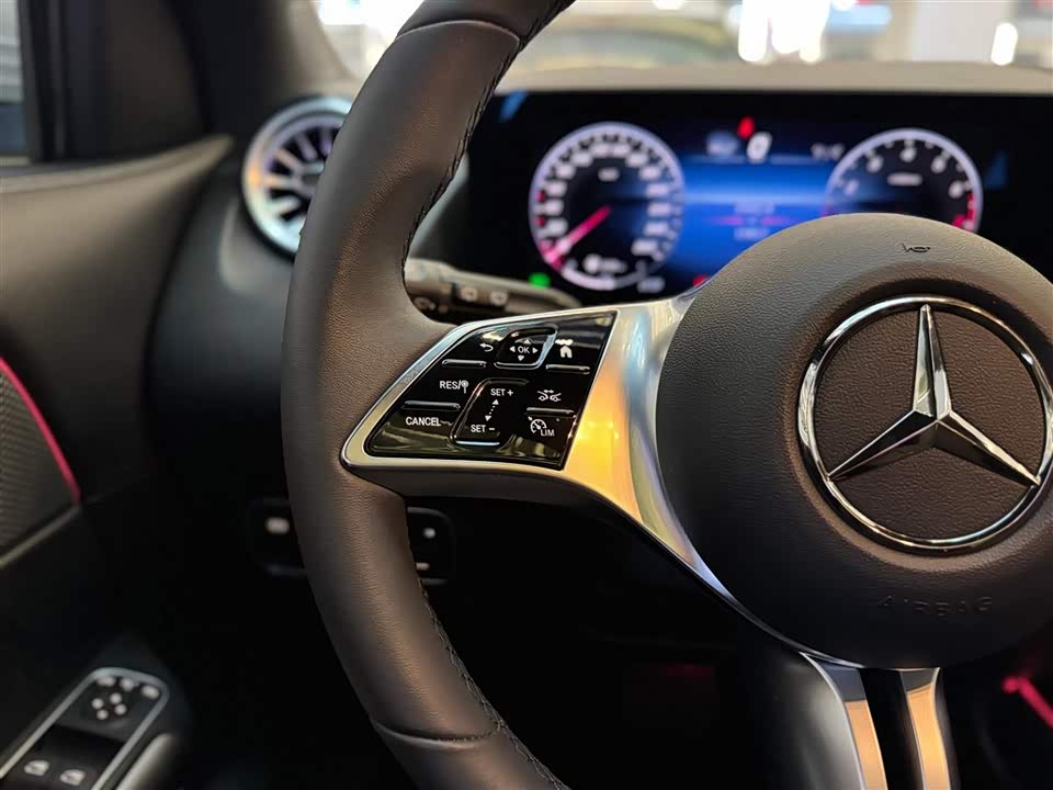 Mercedes-Benz GLA Mercedes-Benz GLA