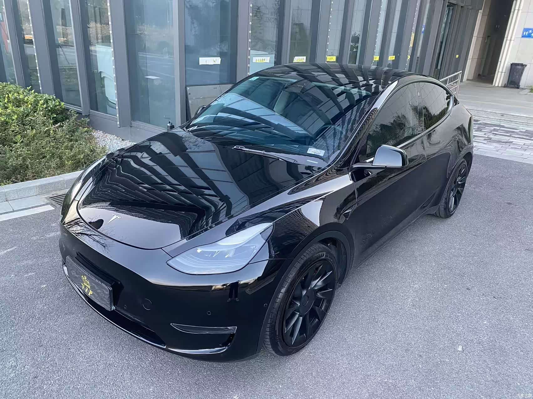 Tesla Model Y, 2021 1