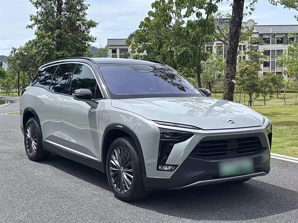 NIO ES8