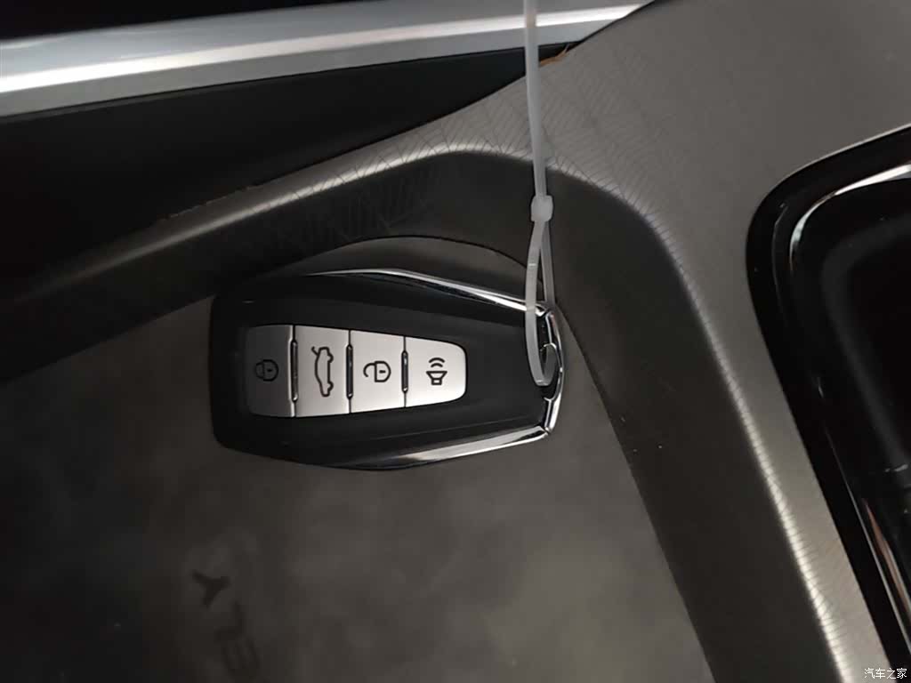 Geely Emgrand, 2025 9