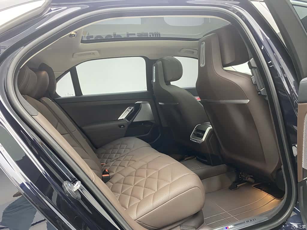 BMW i7, 2025 23