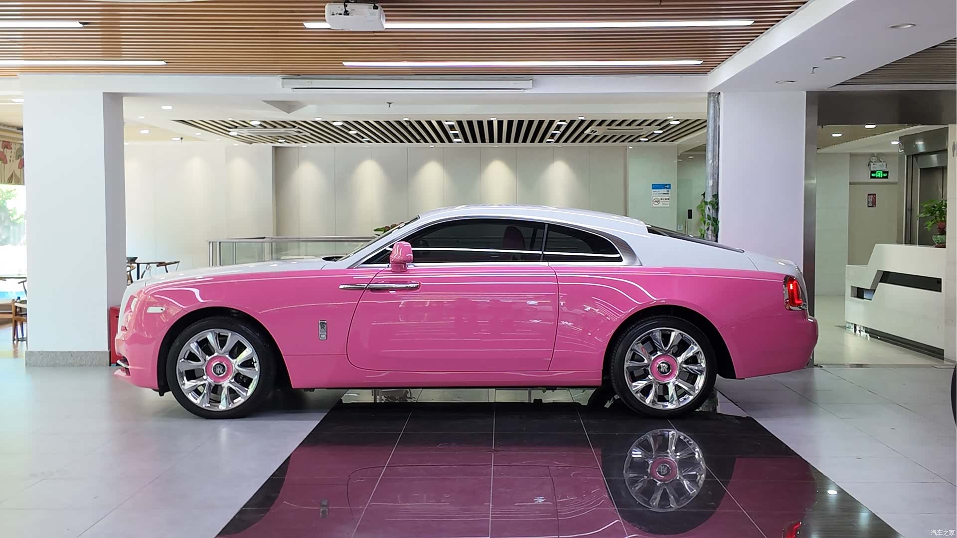 Rolls-Royce Wraith, 2023 все фото