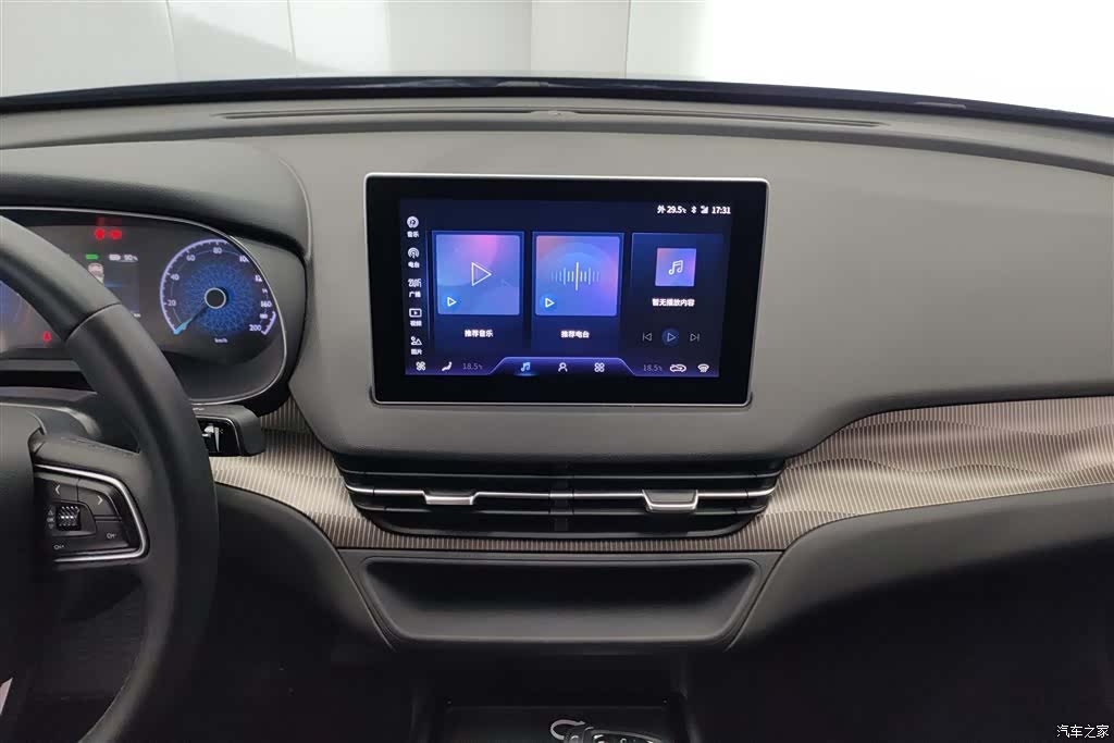 Hongqi QM5, 2024 13