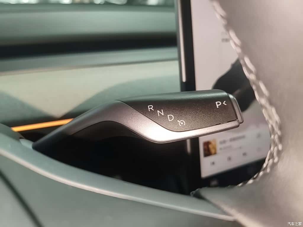 Tesla Model Y, 2024 14