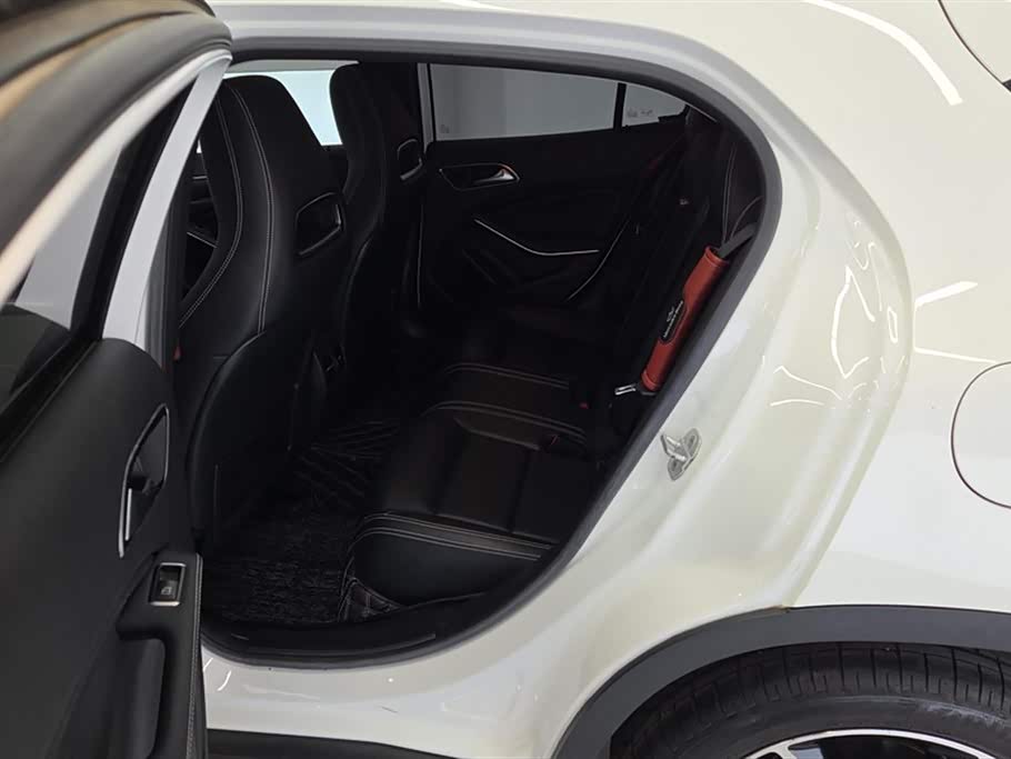 Mercedes-Benz GLA Mercedes-Benz GLA