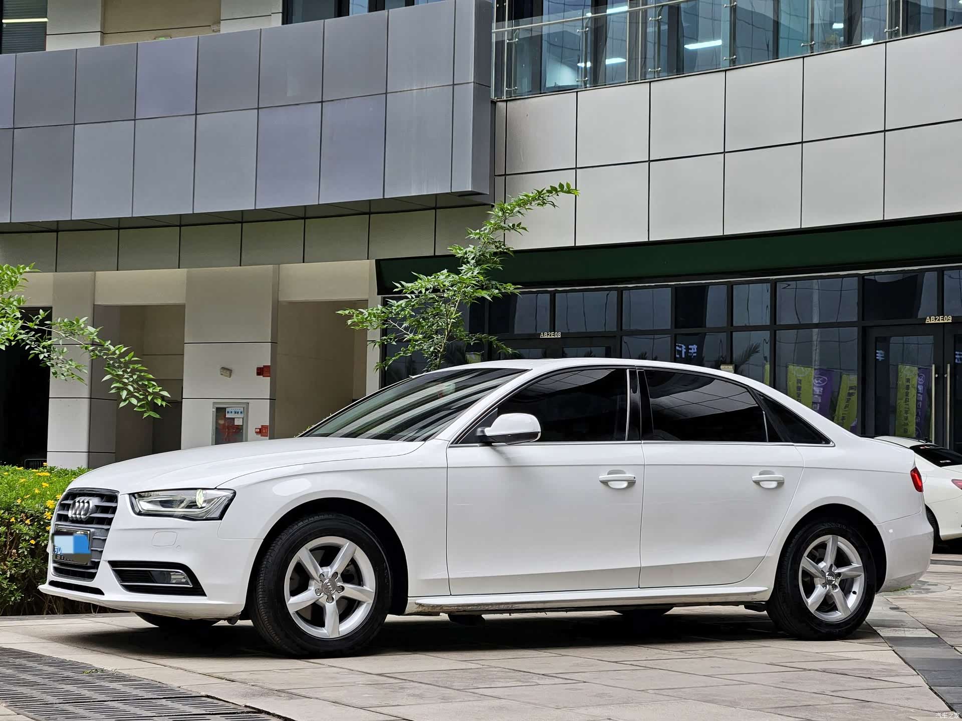 Audi A4L, 2012 1