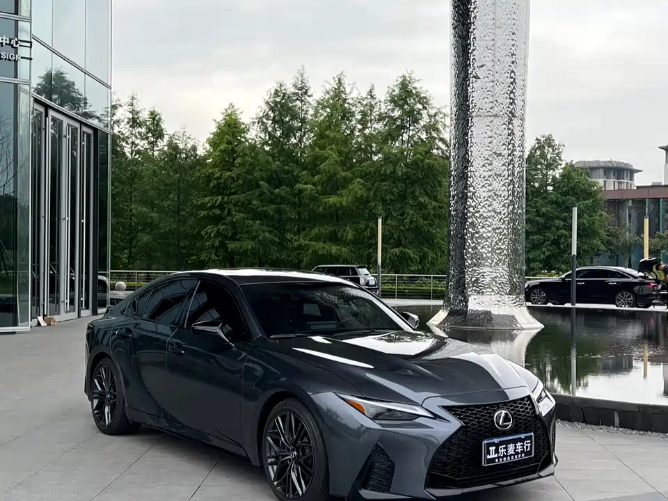 Lexus IS