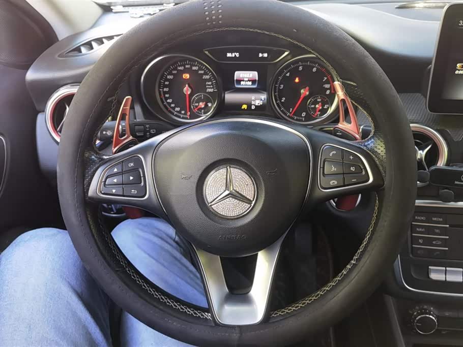 Mercedes-Benz GLA Mercedes-Benz GLA