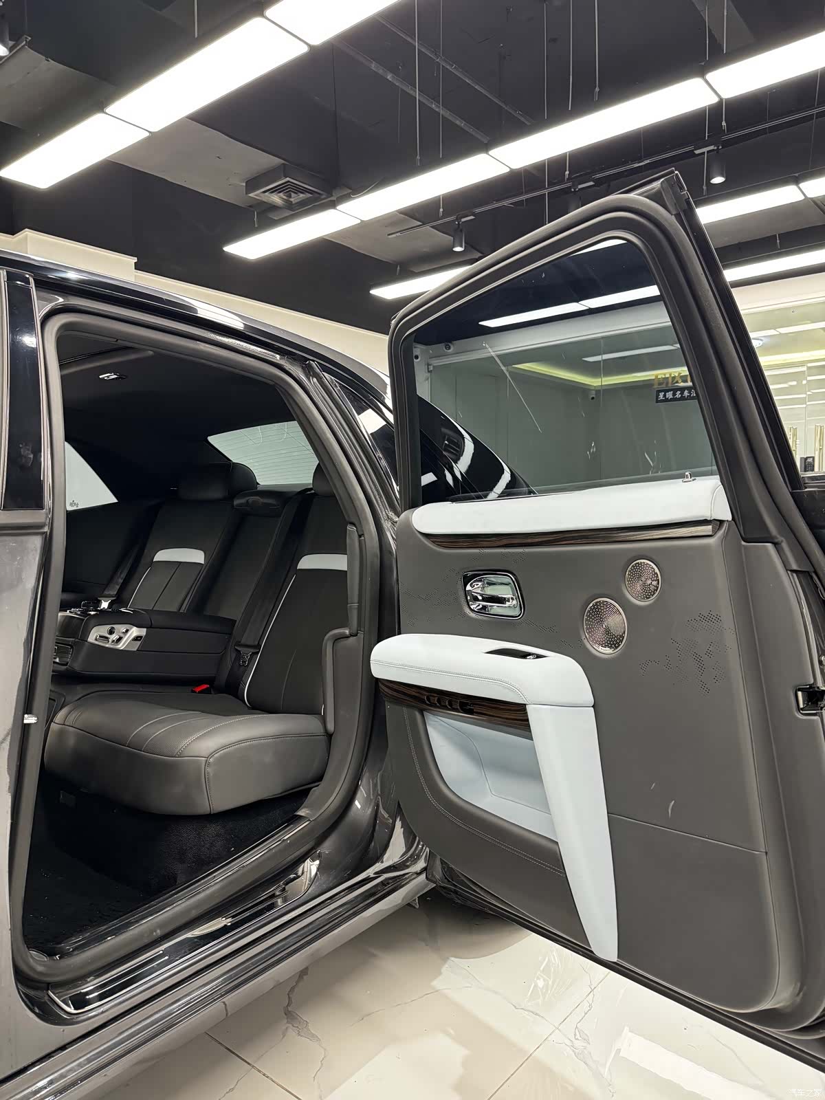 Rolls-Royce Ghost, 2011 8