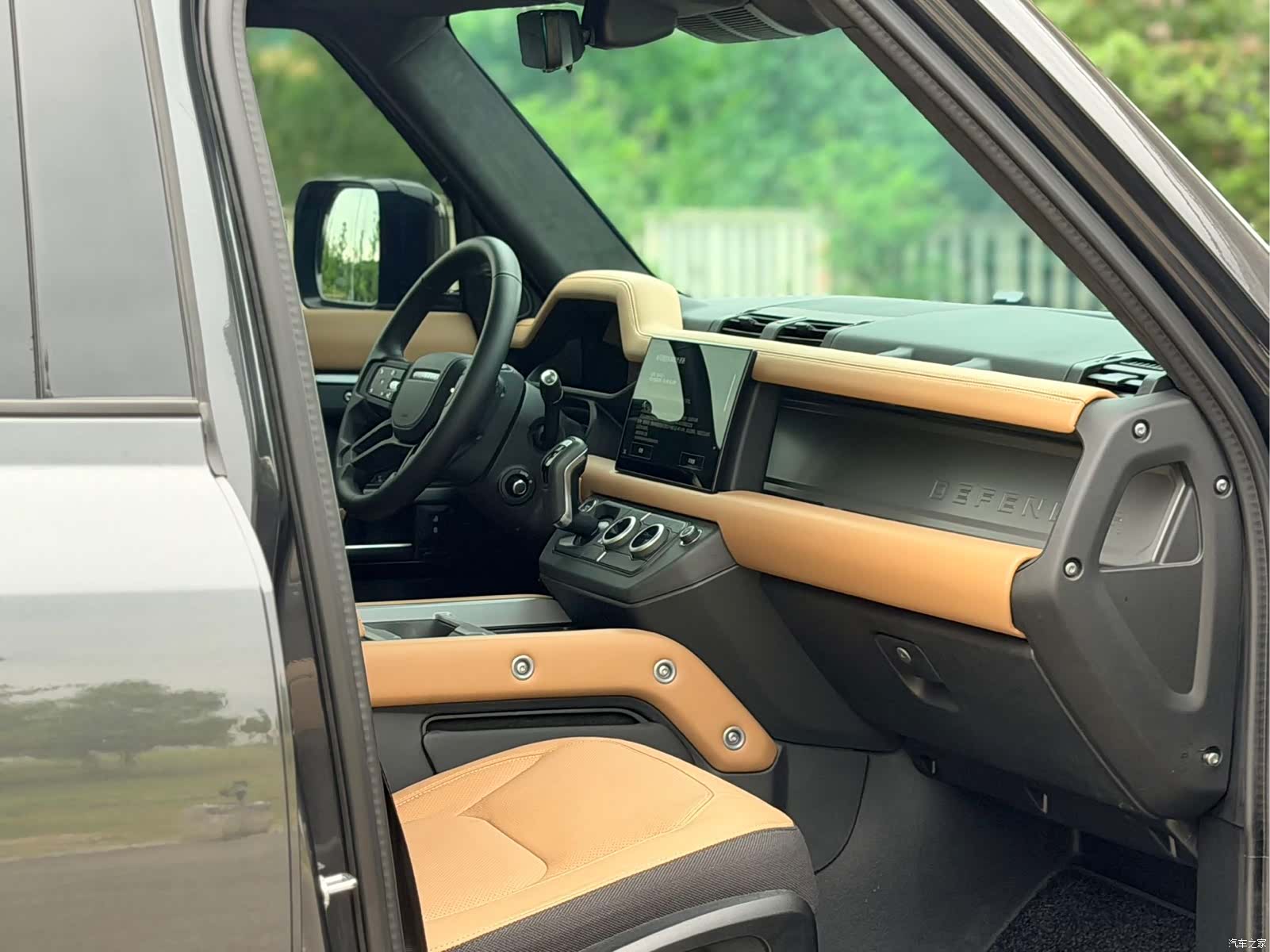 Land Rover Defender, 2026 6