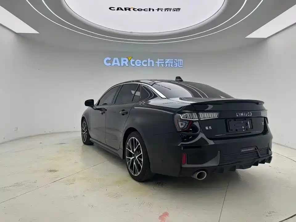 Lynk & Co 03