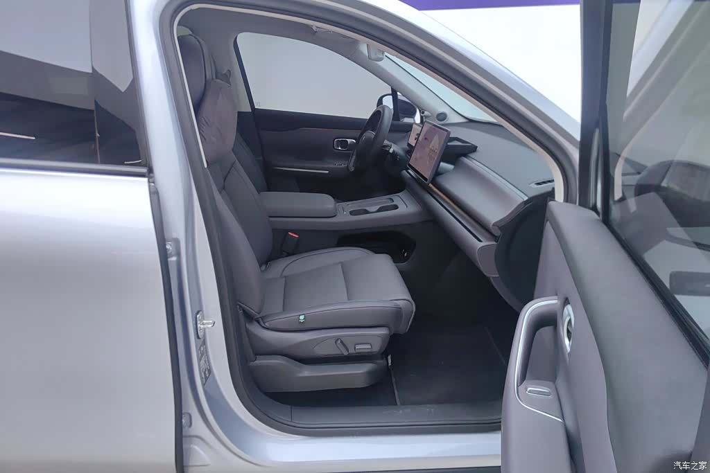 Leapmotor C16, 2024 8