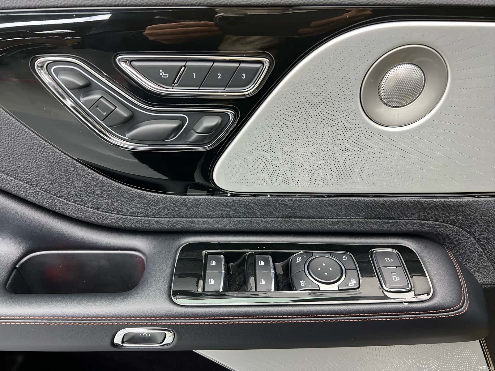 Lincoln Aviator, 2021 все фото