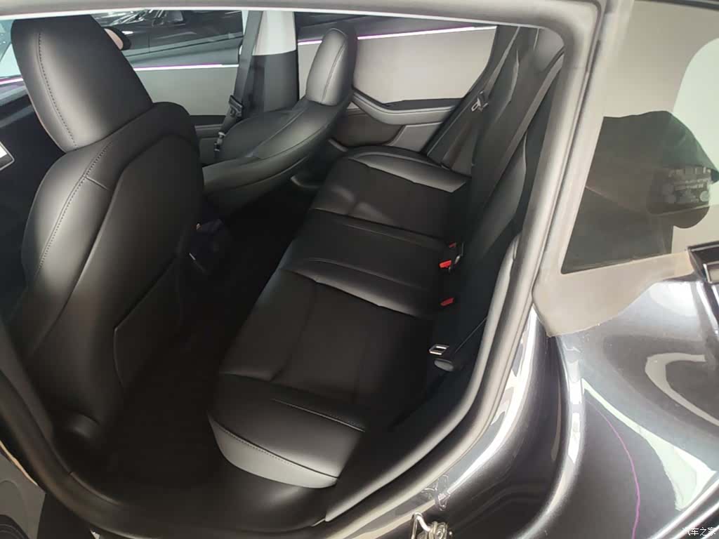Tesla Model 3, 2024 17