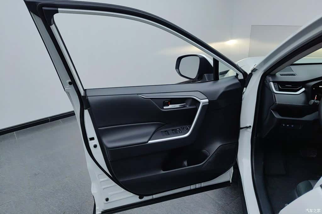 Toyota RAV4, 2022 7