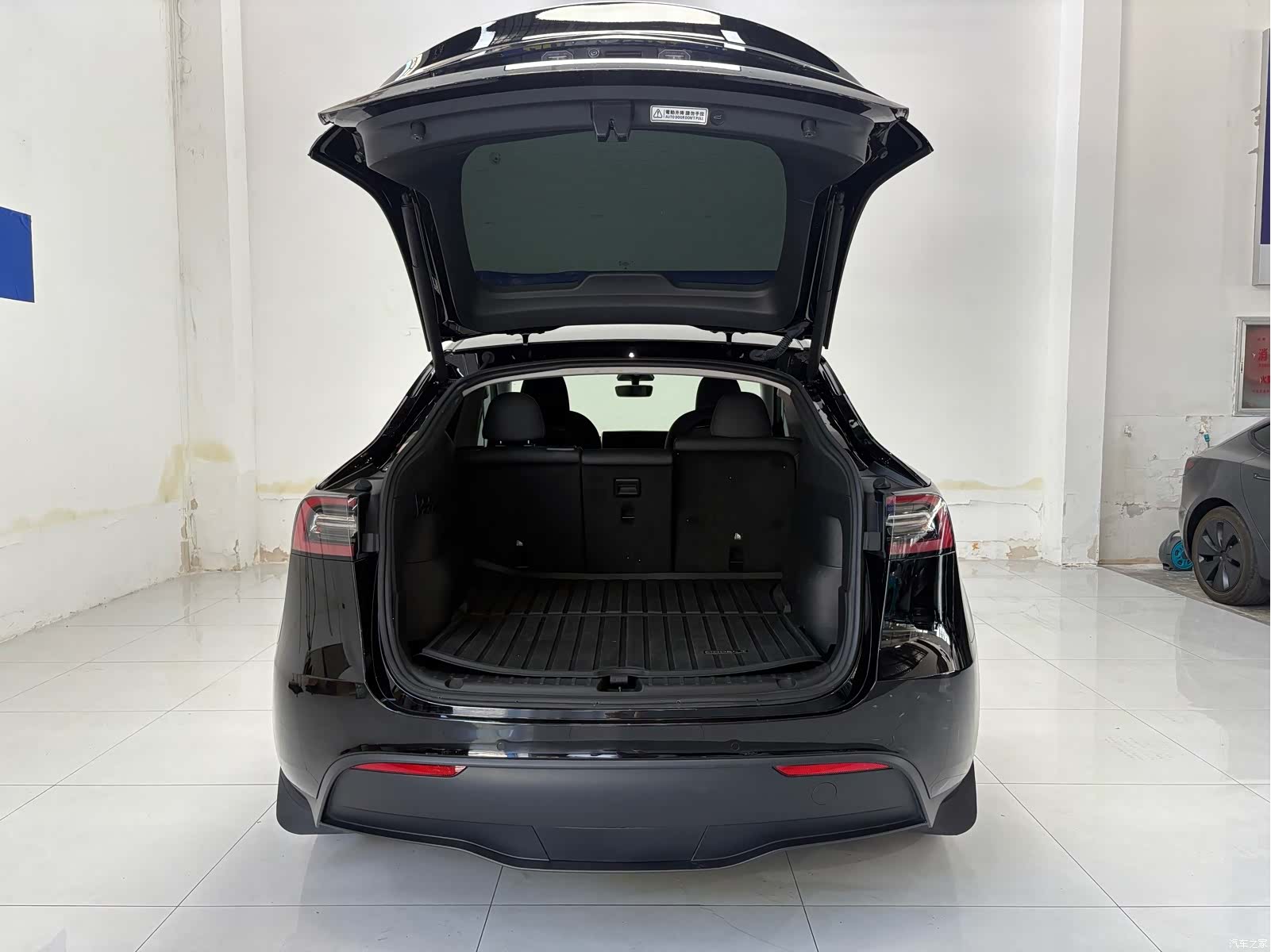 Tesla Model Y, 2022 19