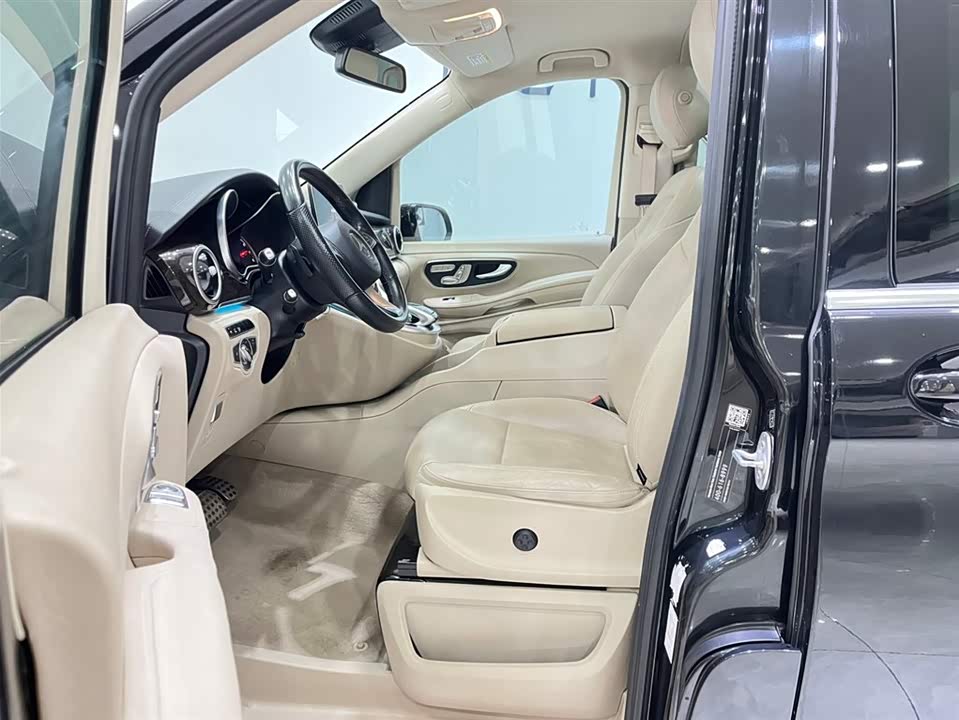 Mercedes-Benz V-class