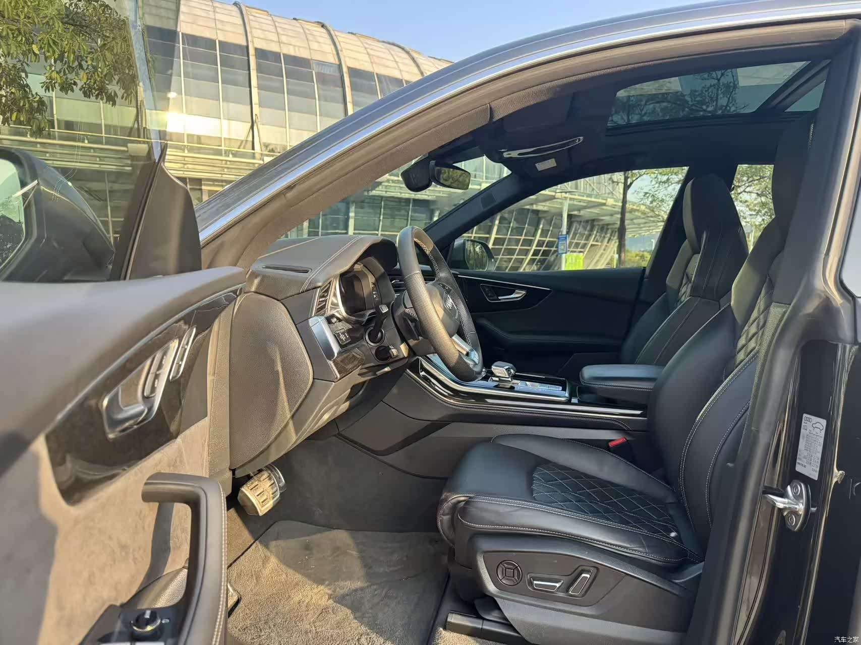 Audi Q8, 2024 3