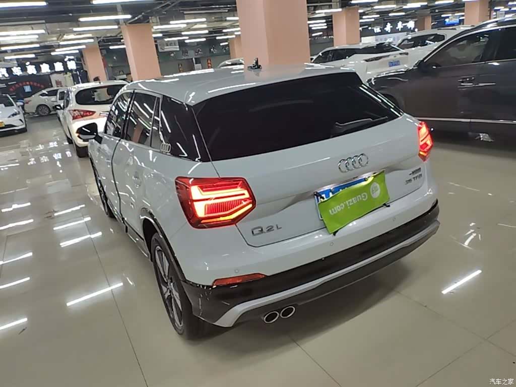 Audi Q2L, 2020 все фото