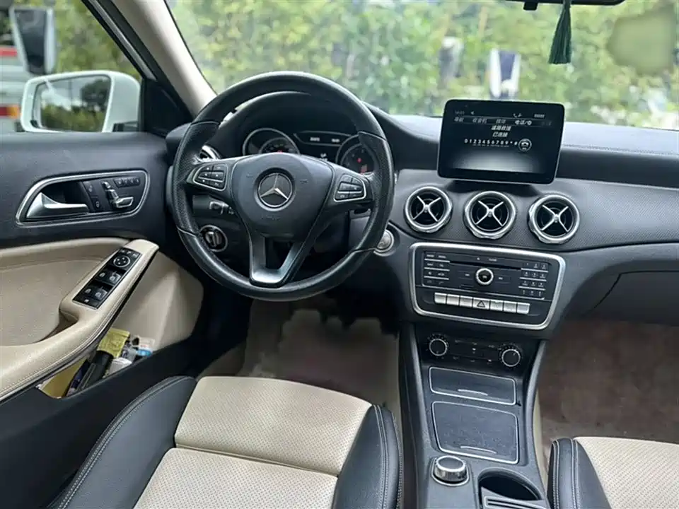 Mercedes-Benz GLA