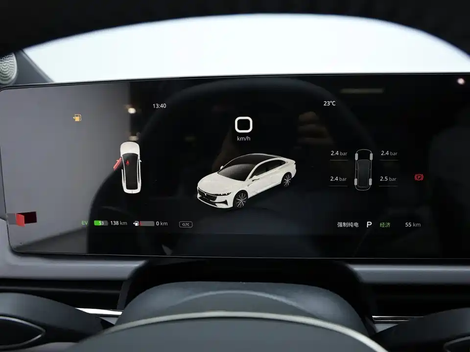 VOYAH Lantu chasing light