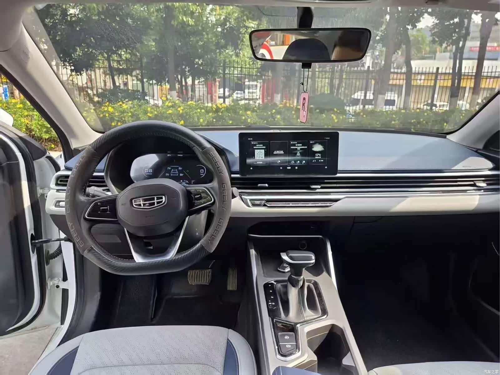 Geely Emgrand, 2022 все фото