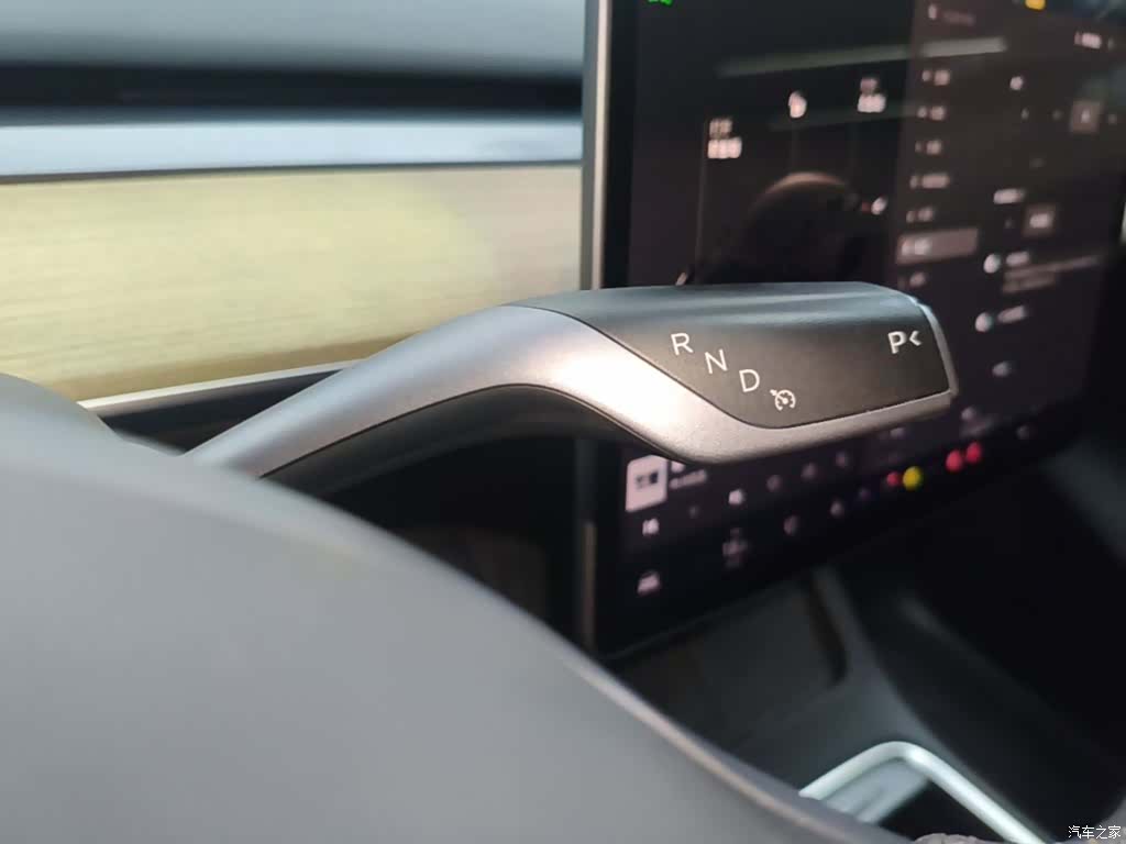 Tesla Model Y, 2023 14