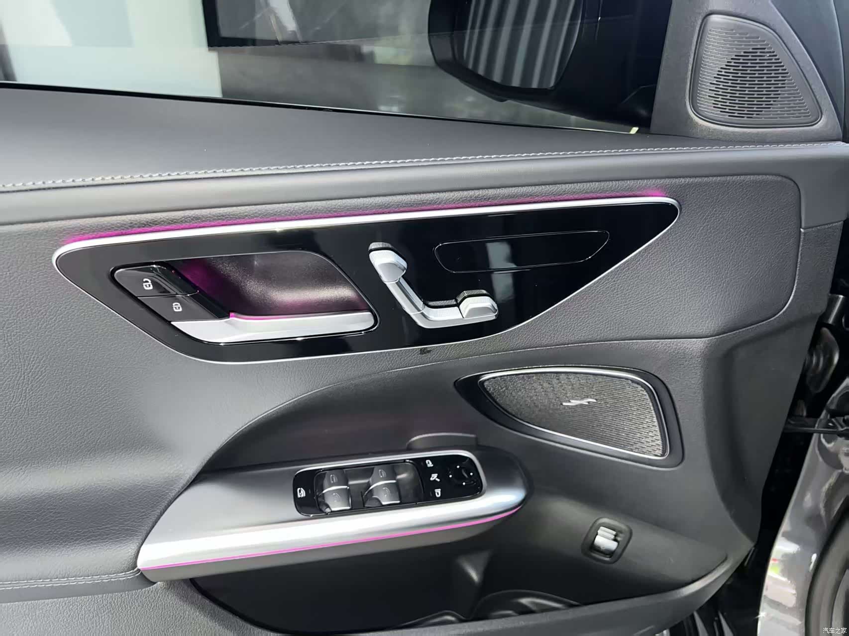 Mercedes-Benz C-Class, 2025 11