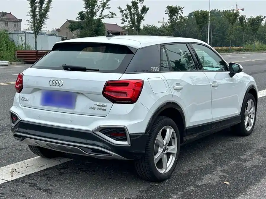 Audi Q2L