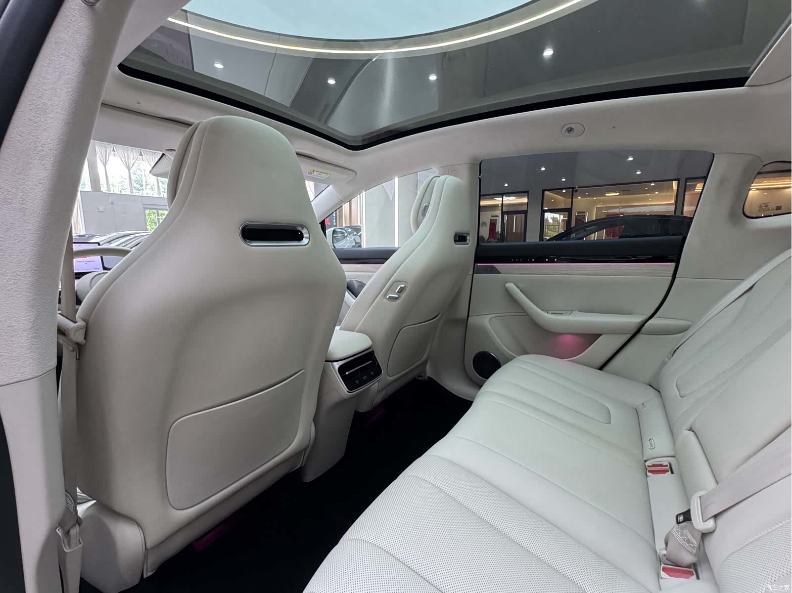 Luxeed R7, 2025 12
