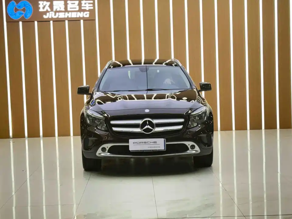 Mercedes-Benz GLA Mercedes-Benz GLA