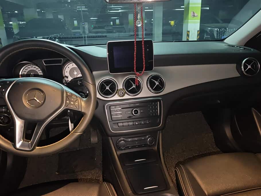 Mercedes-Benz GLA Mercedes-Benz GLA