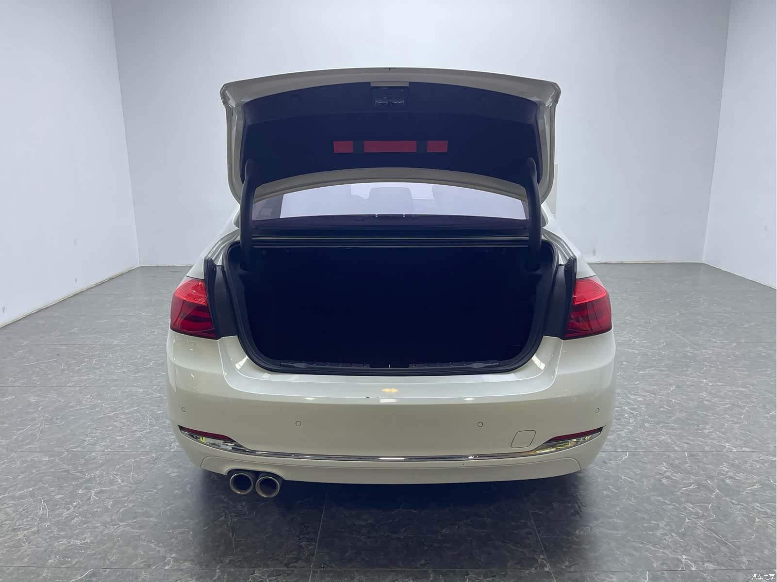 BMW 3 Series, 2018 все фото